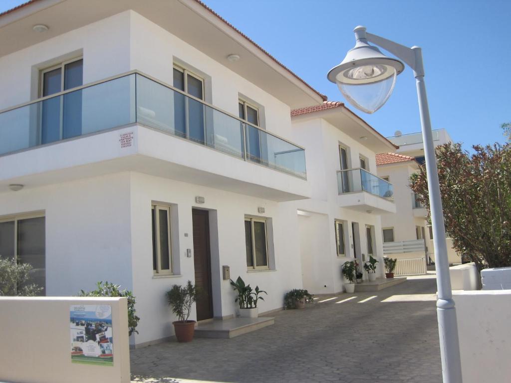 Polyxenia Isaak Luxury Villas And Apartments Protaras Habitación foto